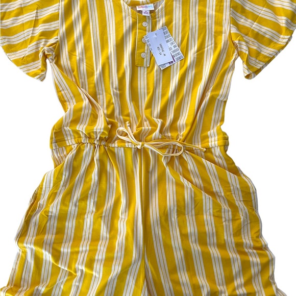 LuLaRoe Xanthe Romper - Picture 2 of 4